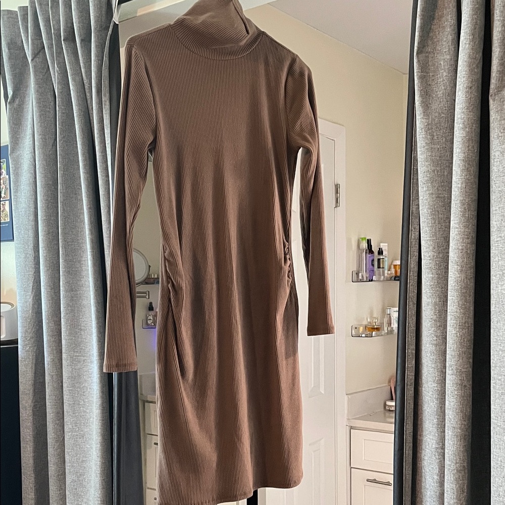 Old Navy Ribbed Maternity Long Sleeve Dress in Taupe Medium - Picture 5 of 5